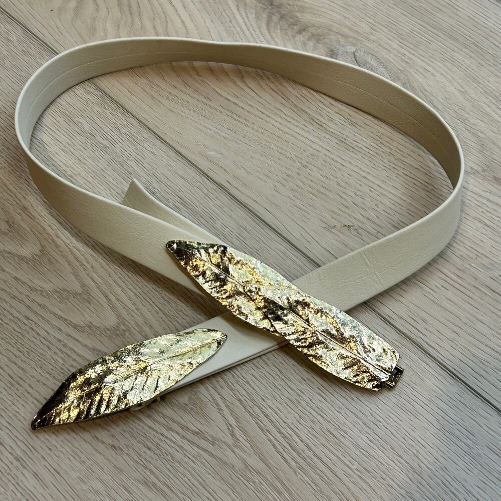Mimi Di N Vintage 1982 - 2 piece interlocking gold metal leaf buckle & belt